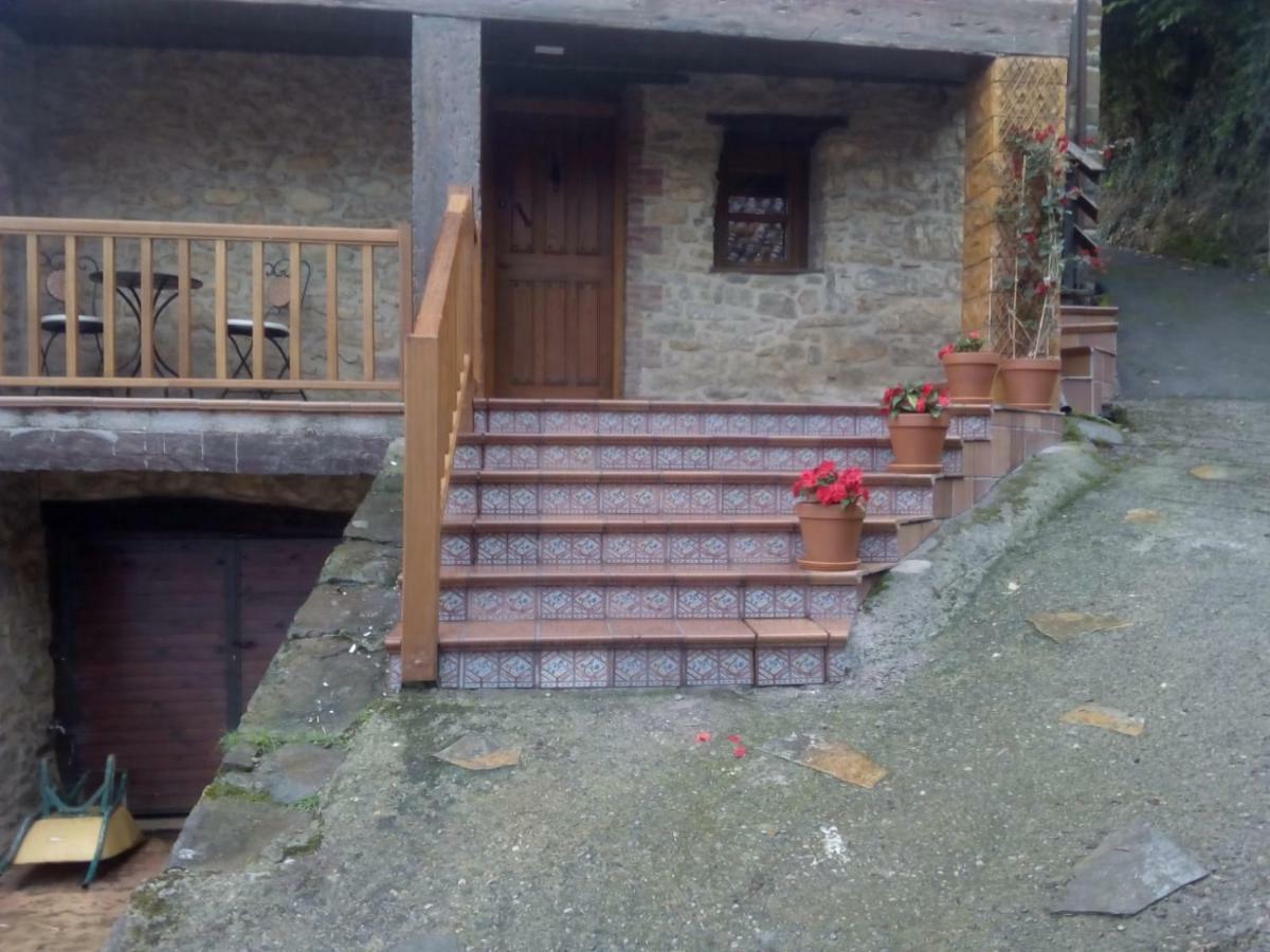 Casona Angliru Appartement Riosa Buitenkant foto